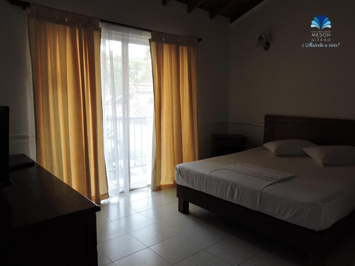 Hotel Y Restaurante Meson Del Gitano Caucasia Room photo