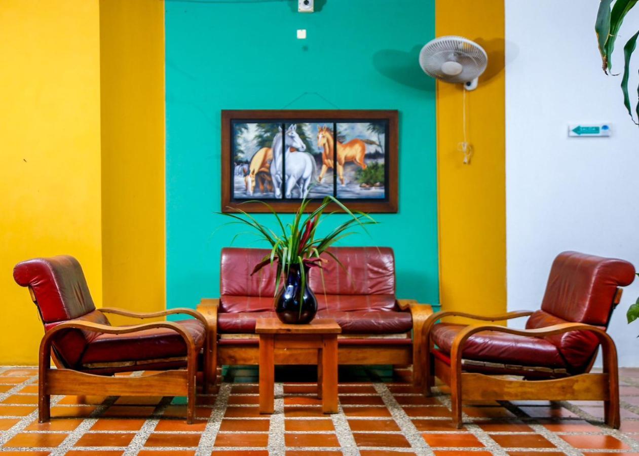 Hotel Y Restaurante Meson Del Gitano Caucasia Exterior photo