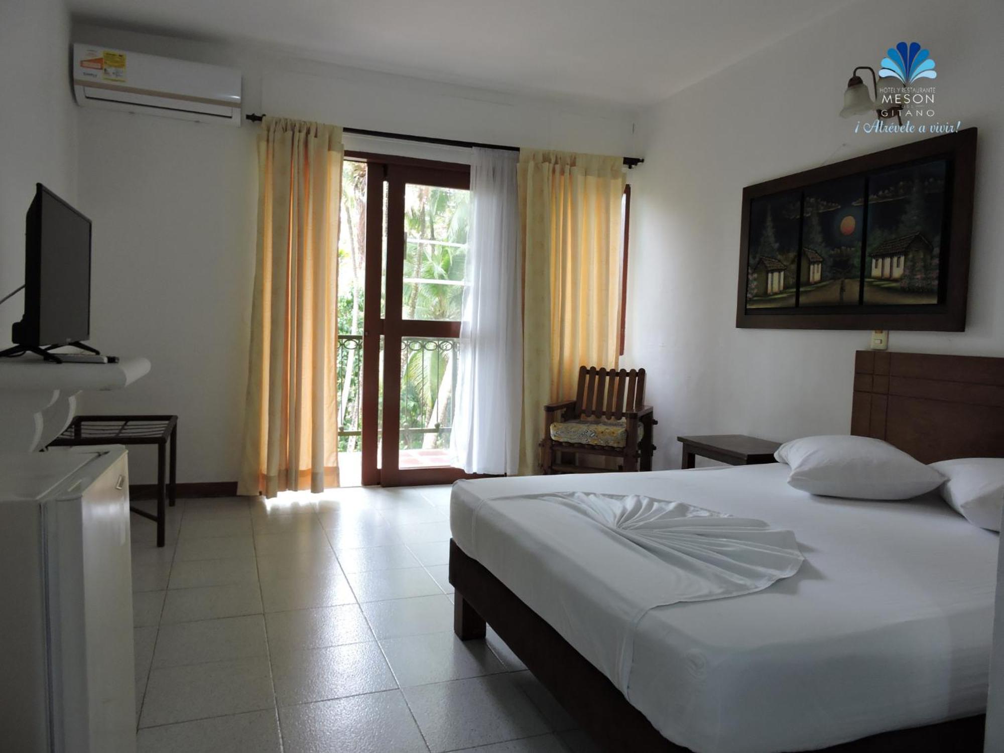 Hotel Y Restaurante Meson Del Gitano Caucasia Room photo
