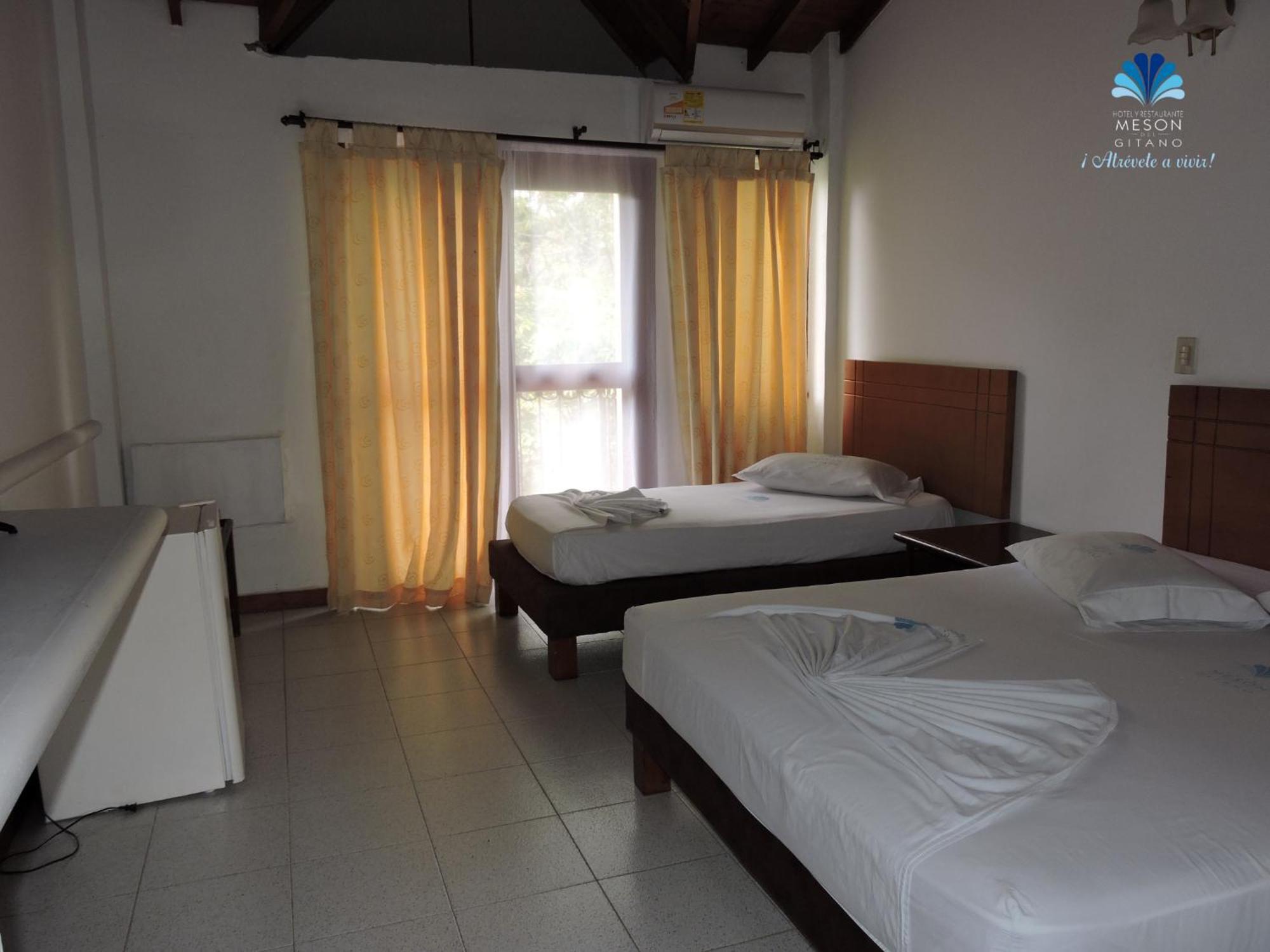 Hotel Y Restaurante Meson Del Gitano Caucasia Room photo